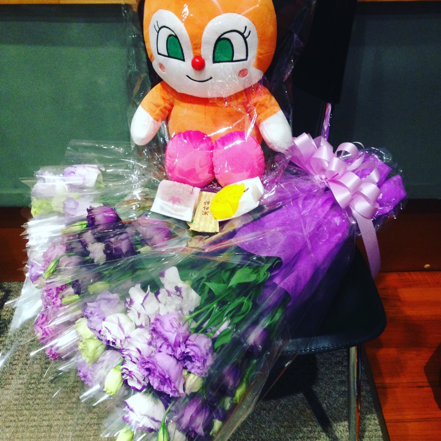アンパンマン 収録で鶴ひろみさんを追悼 いつもの席に戸田恵子が花束 17年11月日 Biglobeニュース
