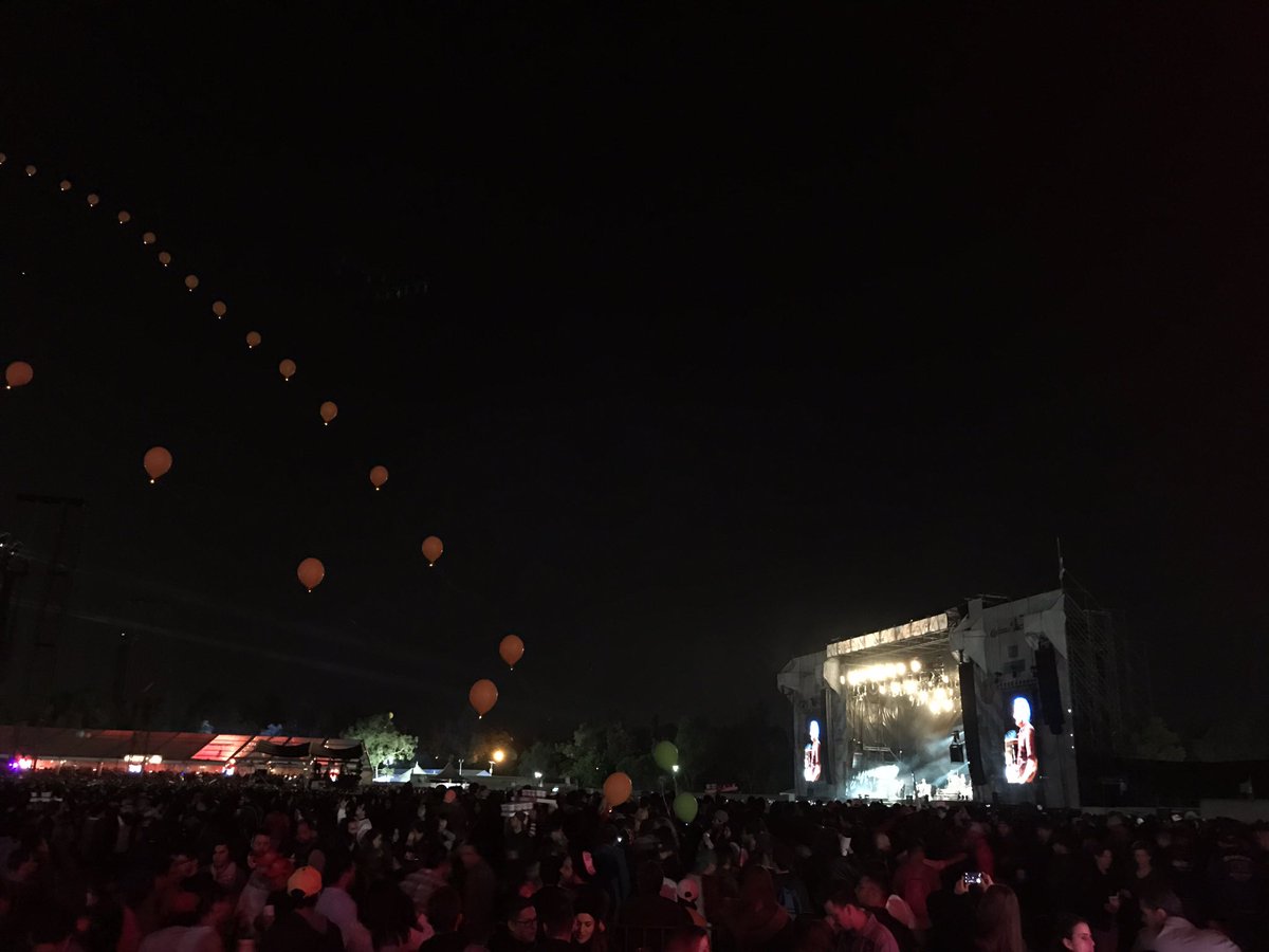 donutsrod's tweet photo. #GreenDay en el Corona Capital. ¡Gran show! #DoritosCC17 https://t.co/o07M8F0BZj