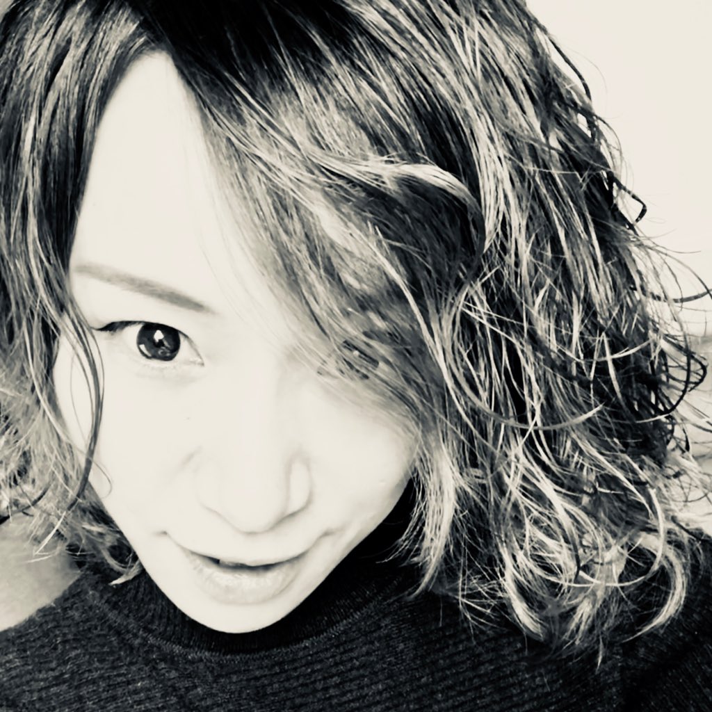 外国人の子どもの天パをイメージで