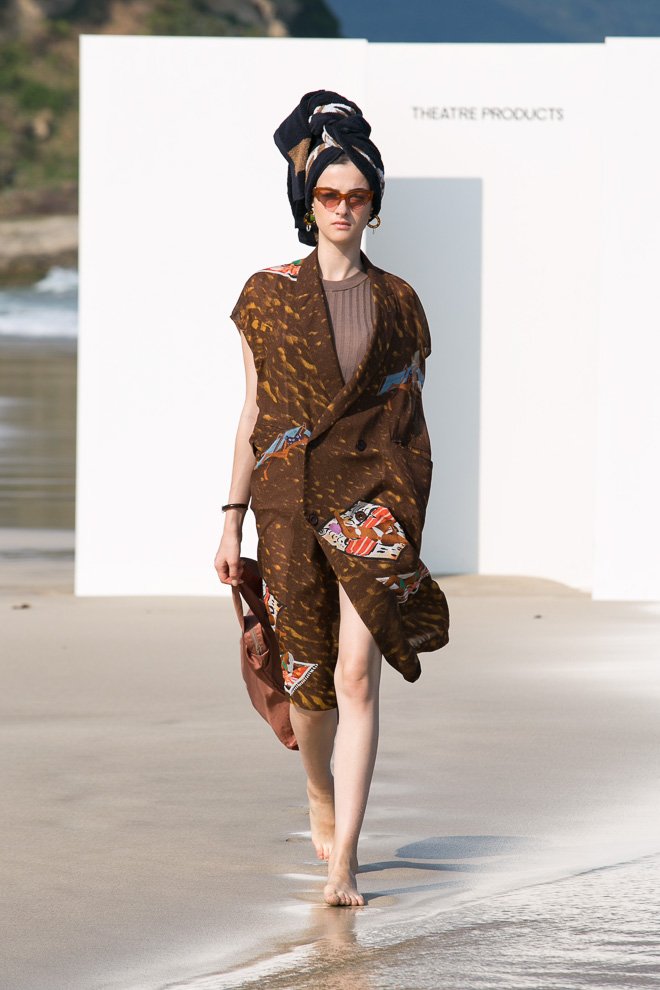 Fashionsnap Com 武内昭と藤原美和が手がける シアタープロダクツ Theatre Products が発表した18年春夏コレクション T Co Vfdhbvdu4g Theatreproducts Ss18