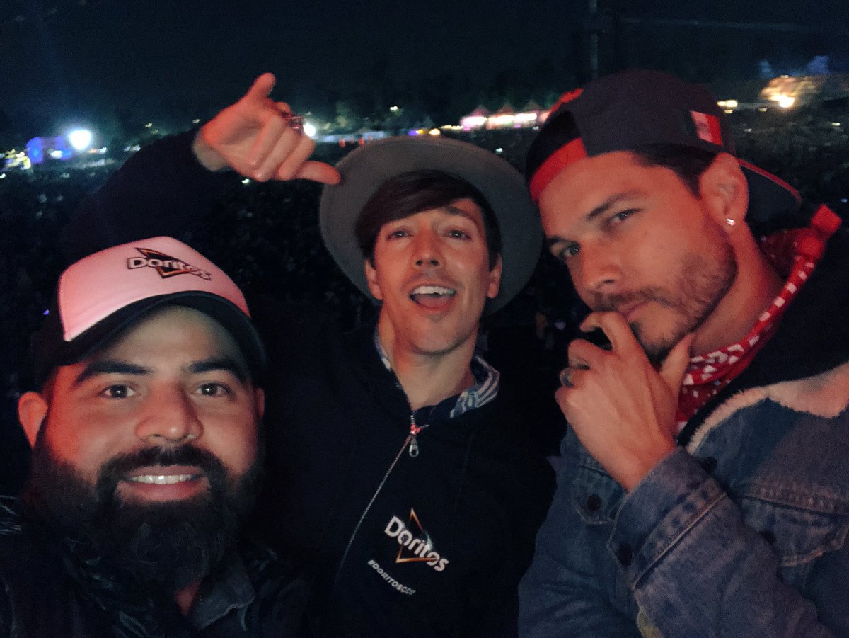 SoyAlexCampos's tweet photo. Que gusto coincidir bro’s @soyjuansolo @rogergzz en el #DoritosCC17 @Doritos_Mx 🎸 https://t.co/EekPLq9jv2