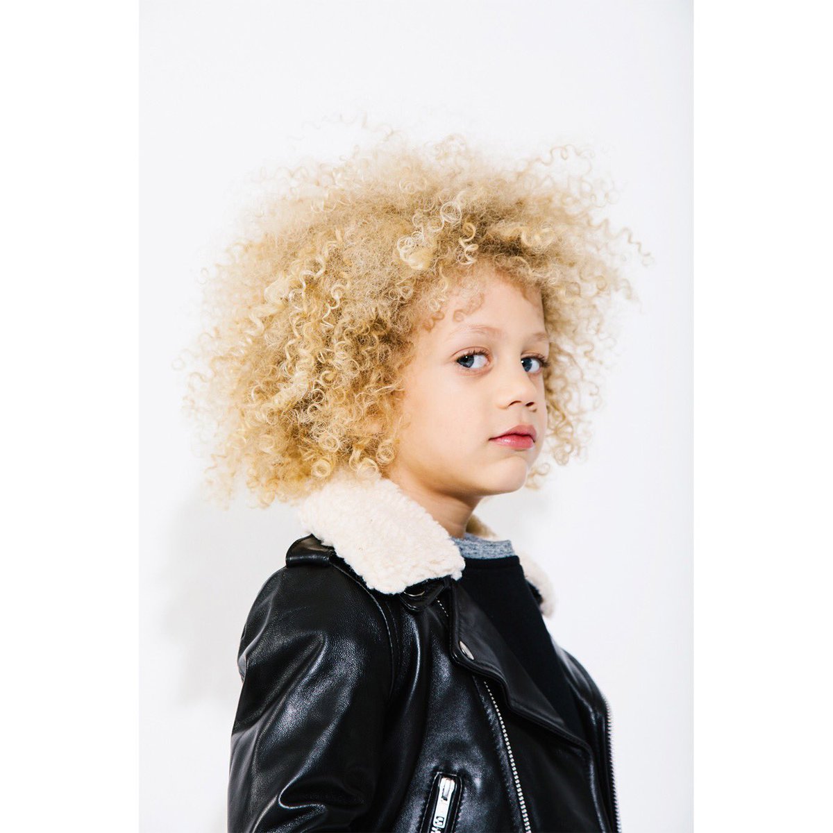 oaksofacorn's tweet photo. Leather jacket at its best ✨🙌✨
#coolkids #collabo #bestofthebest https://t.co/8t4bBINCZm