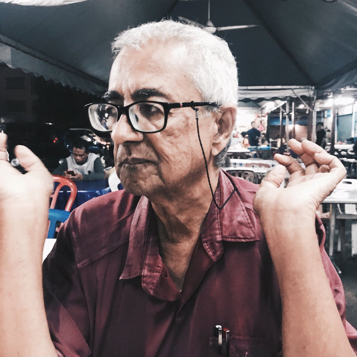 afikxh_'s tweet photo. i still can’t accept the fate that you have left me . i guess once i have stop crying for you it means i have slowly accept the fate that you are gone forever . but never in my heart .
#19NOV2017
#1:30P.M. https://t.co/QoNlN34WOG