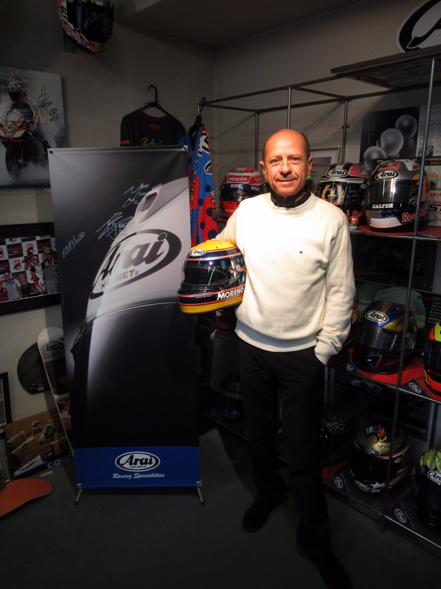 アライヘルメット Arai Helmet サポートライダー御来社シリーズ 本日は鈴鹿サーキットでのイベントで来日中の元f1レーサー ロベルトモレノ選手が御来社されました 1990年の日本グランプリで ネルソンピケ 鈴木亜久里選手とともに2位表彰台を獲得した アライヘルメット Arai Helmet サポートライダー御来社シリーズ 本日は鈴鹿サーキットでのイベントで来日中の元f1レーサー ロベルトモレノ選手が御来社されました 1990年の日本グランプリで ネルソンピケ 鈴木亜久里選手とともに2位表彰台を獲得した