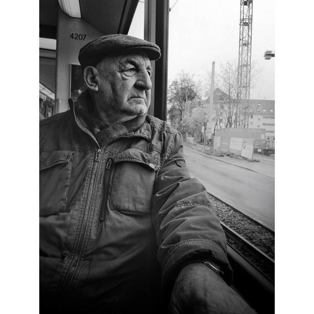 darzveider's tweet photo. Hart aber fair .
.
. 
#onthestreets 
#everybodystreet 
#streetportrait
#streetphotography_bw
#streetleaks
#SPIcollective
#streetdreamsmag 
#portraitmood
#lensculture
#streetsnap 
#lensculturestreet 
#life_is_street
#humanedge
#hartcollective 
#storyinafa… https://t.co/DOmM43agbS https://t.co/MXR3lNQ2VJ