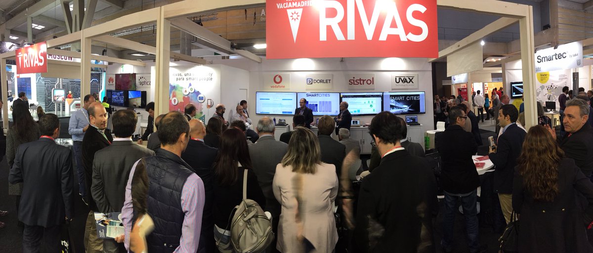 Cventura75's tweet photo. Nuevo Exito de Rivas en Barcelona #SCEWC17 y  @RedRECI presento los  proyectos online de #SmartCity #Rivas2020 con nuestros socios tecnológicos. Getión Inteligente de Alumbrado y Riego de los Ayuntamientos de Torrent y Alcobendas. https://t.co/x1Pz0JxS0E