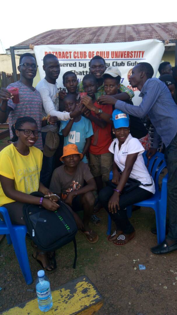 RctGulu's tweet photo. @rotaract256 @hashtag_gulu finally, we shared snacks & porridge with the children #RotaractAt50 #DressAChild https://t.co/kHBi5p3CGw
