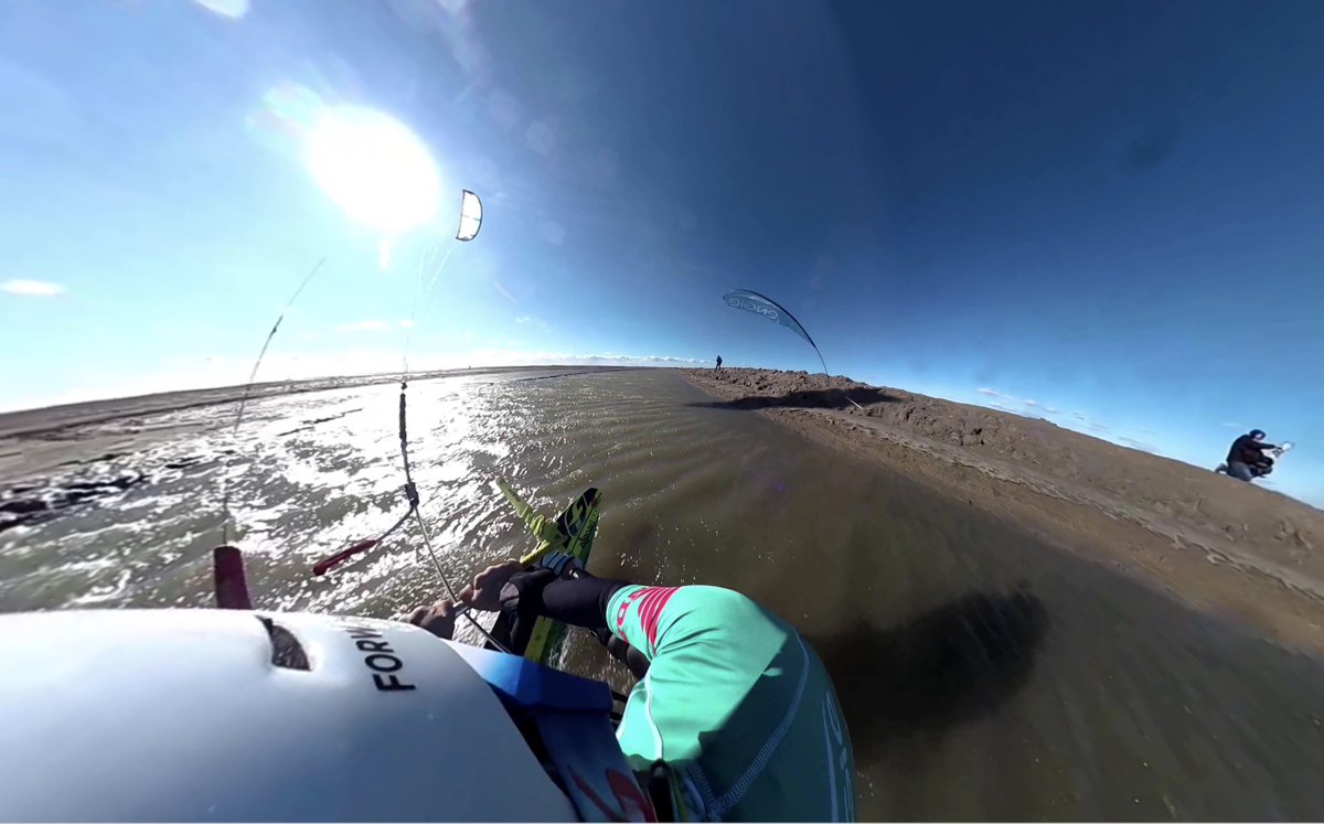 AlexAC21's tweet photo. + de 100 km/h sur l’eau simplement propulsé par le vent, ça donne ça!!!
#saltandspeed #record #Kitesurf 
https://t.co/07K1YAB4Vz
@ENGIEgroup
@FFVL @F_ONEKITES @HondaMotoFr @Allroad_Mobile https://t.co/RKrPuznQmF