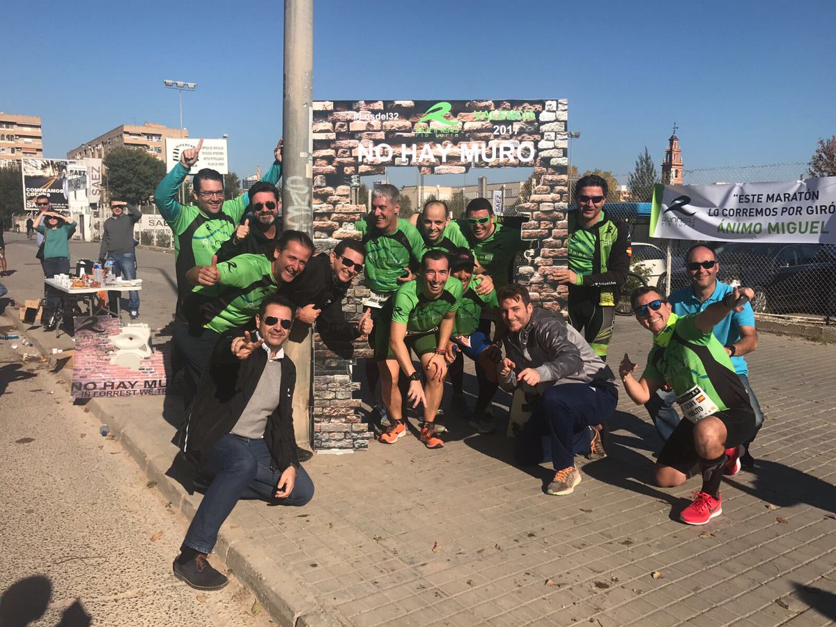 CLUB_RRT's tweet photo. Espectacular jornada en el @maratonvalencia . Ambientazo en las calles de nuestra ciudad. #CorrerMola #GoRRT #RunnersTwitteros https://t.co/KbtUN6nc6v