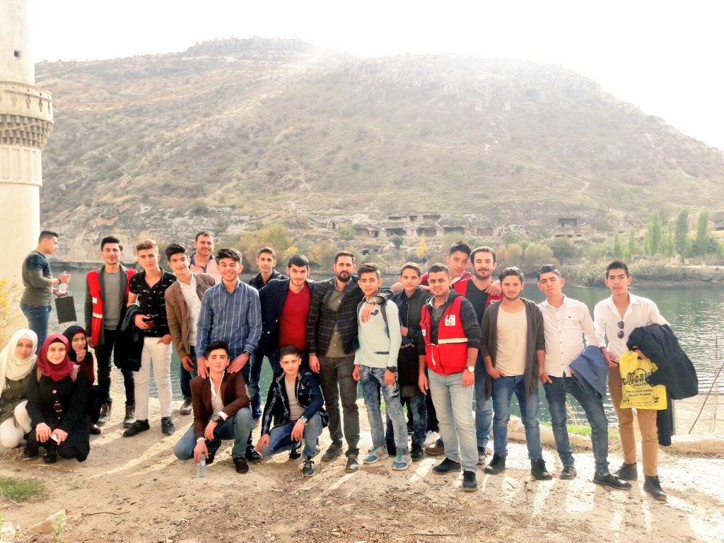 KizilayTM's tweet photo. #TürkKızılayı Kilis #ToplumMerkezi Genç Dostu Alan katılımcıları ve Türkçe Dil Kursu katılımcıları ile Şanlıurfa Halfetiye gezisi düzenlendi. #eudelegationturkey #eunear #eutfsyria https://t.co/n1fT7Do8sz