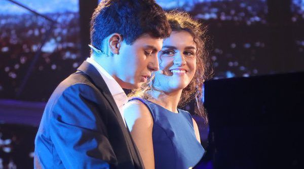 El lunes pasado sucedió algo histórico que, sin embargo, ha pasado completamente inadvertido para los medios. <a href="/SyP_tve/">Servir y Proteger</a> superó en rating a "Amar es para siempre", que lleva 13 años liderando las audiencias ¡Enhorabuena <a href="/TirsoCalero/">Tirso Calero</a> y equipo! buff.ly/2ipVt9Y