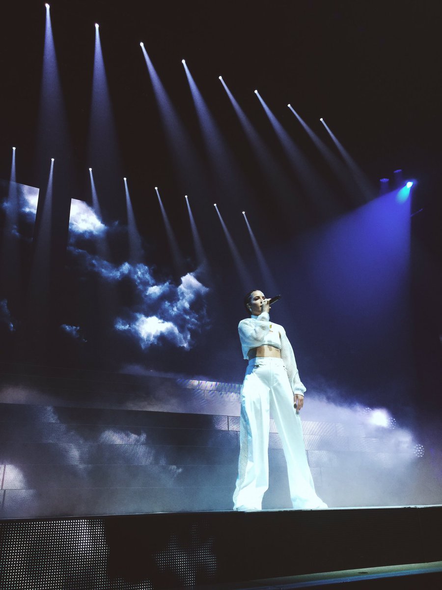 joannestanfa's tweet photo. Two households, both alike in dignity
In fair Verona, where we lay our scene
From ancient grudge break to new mutiny
Where civil blood makes civil hands unclean
From forth the fatal loins of these two foes
A pair of star-cross'd lovers take their life
@halsey https://t.co/qyrYPWo7TU