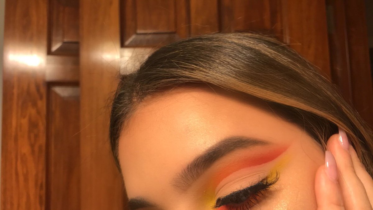 michaelapavuk's tweet photo. #makeupbyme #makeupandslay https://t.co/Evvg4xJecQ