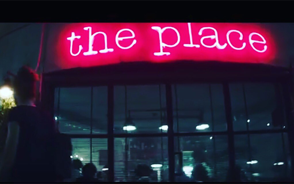 “Perché fai fare cose così orribili? 
Perché c’è qualcuno disposto a farle” #theplace • Una delle sceneggiature più coinvolgenti che abbia visto negli ultimi anni. Originale, sottile, interiore, drammatico. Bella lì <a href="/paologenoves/">paolo genovese</a> 🤙🏻