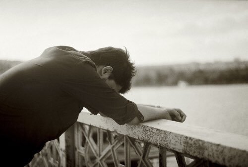 -
 عظم اللہ أجر قلبي على مآ صآر فيـهہ
وأحسن اللہ عزآ عيني على مآ تشوف 🥀💔
.