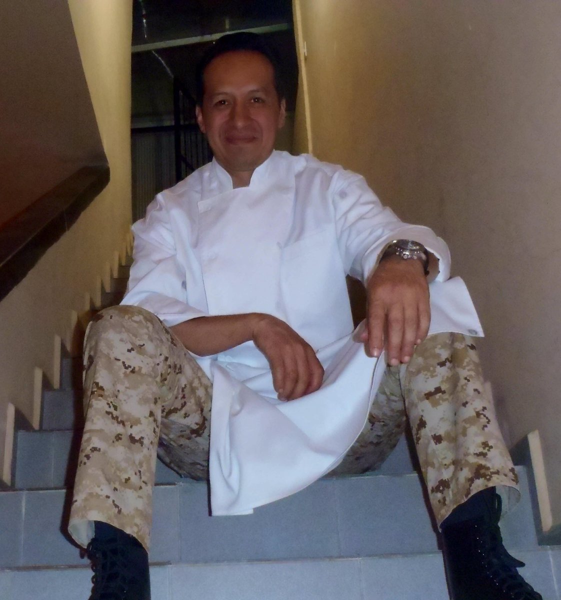 KokkuHirayama's tweet photo. Y como decía el Control (Machete): Así Son Mis Días"!!!
Y los disfruto todos y cada uno como si fuera el último!
Mi trabajo, lo que elegí, lo que haría sin paga...
Creo que a eso le dicen PASIÓN!!!
Creo...
🤘☠😎🌸🥞🍲🍟🥗🍕🍛🍔🍜🥓🍖🍗
#SoulKitchen
#SakuraEats
#SamuraiChef https://t.co/1Pu9a8lZdf