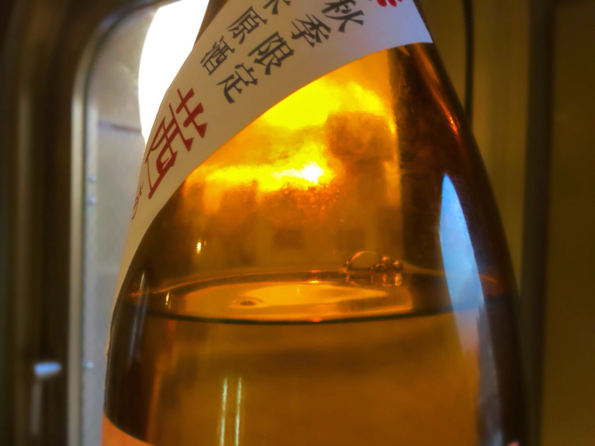 Kurand大宮店 日本酒飲み比べし放題 お店から見える夕焼け 茜空を岩手の日本酒 菊の司 茜 に閉じ込めてみました 空は綺麗だし 日本酒は美味しい はぁ 秋って素晴らしい Kurand 大宮 ロケットビル 日本酒 飲み放題 茜空 夕焼け 菊の司