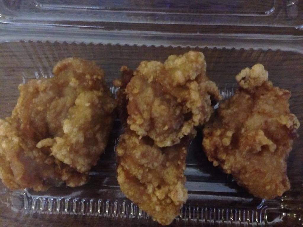 m2imb898's tweet photo. 3時のおやつ
以前教えて貰った白石食品のせんざんきa.k.a唐揚げ。
感動を通り越して口からビーム出そうになった。
美味しい。大好き。
この味、この食感、最高じゃないか。
5kg食べたい。
ご馳走様でした。
・
#今治 #白石食品 #OKAWARI #せんざんき #唐揚げ #imabari #M2IMB https://t.co/8doboFFIjB https://t.co/0o3YTGua7B