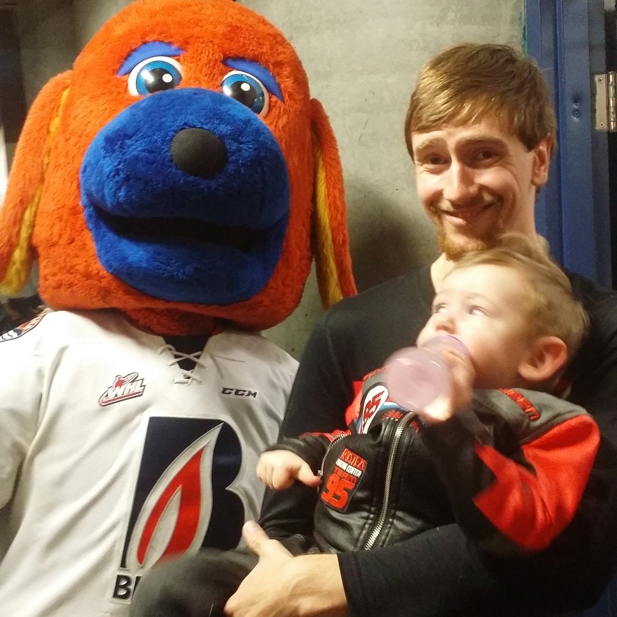 bmart1957's tweet photo. What s night !!Jaxon meets Digger at the Kamloops Blazers / Giants game. Plus Dylan gives Jaxon a blocker high five after the 1st period!! Fan forever. 
Dad too!! https://t.co/PcidmlmU1i
