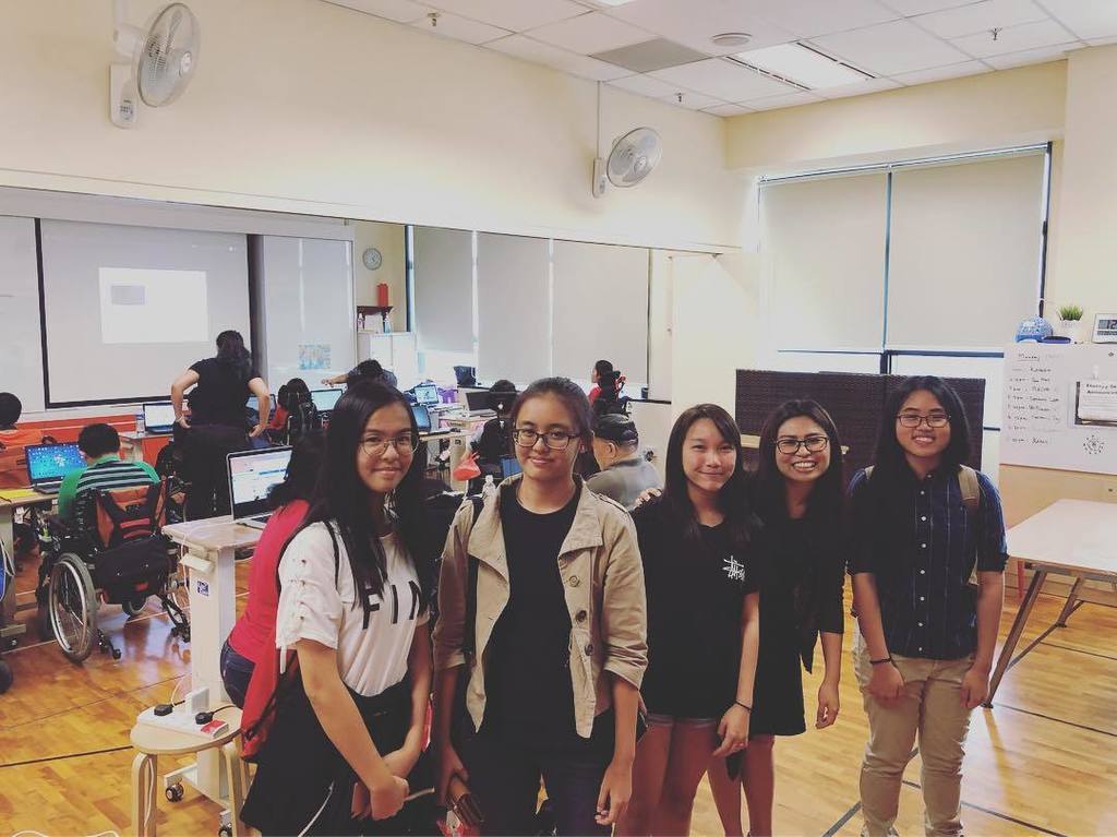 makethechangesg's tweet photo. Today we welcome the MTC Design For Good Youth Competition Winners to our office, they will do a 1 week mentorship Programme learning about design and Social Enterprises from industry experts #makethechangesg #sgyouth #winners https://t.co/1fsKznyCR9 https://t.co/G2XTvGk8z9