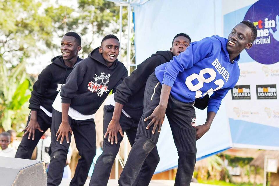 ArtInMeUganda's tweet photo. "Tell me and I forget. Teach me and I remember. Involve me and I learn." - Benjamin Franklin
Get Involved!
#ArtInMe #Quote #AIM17 https://t.co/poqs4JZwZ4