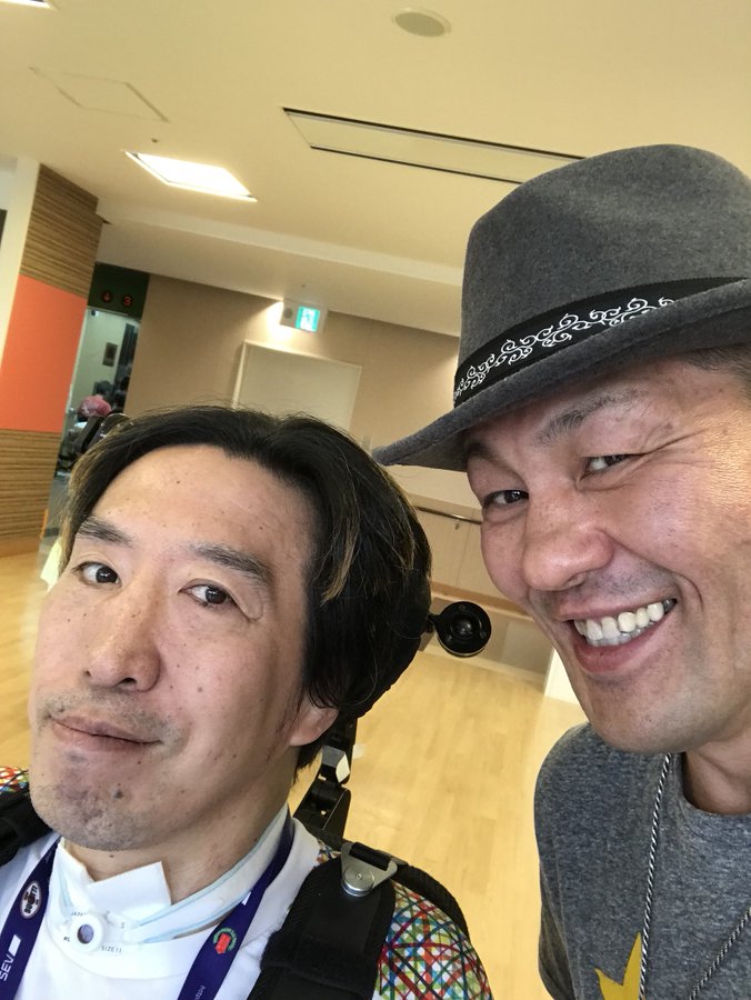 頸髄完全損傷で療養中のプロレスラー 高山の笑顔に 復活を信じてます 激励の声が飛び交う ライブドアニュース