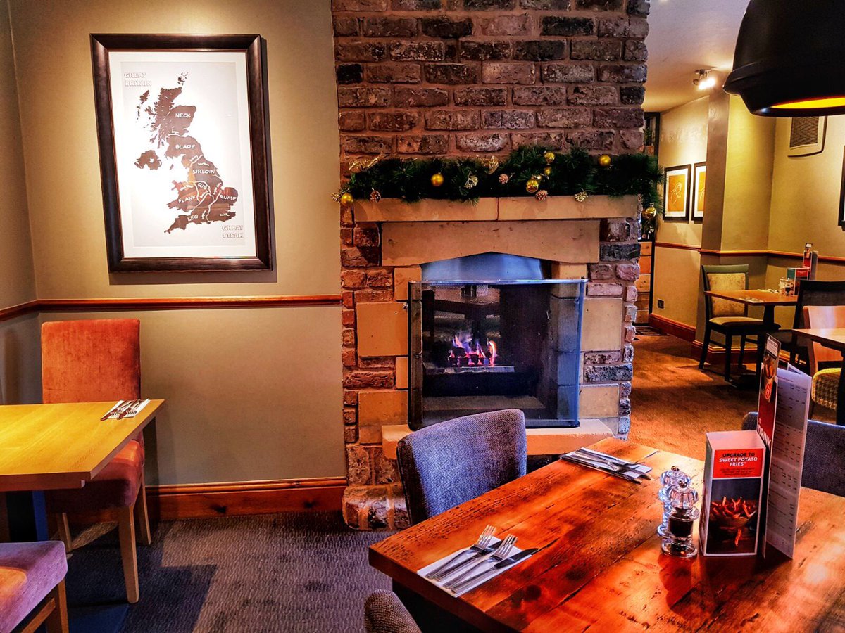 gemmasmith1606's tweet photo. It's beginning to look a lot like Christmas @BentleyGreen @justinCarringt2 @SpencerGraydon 🎄🎄 https://t.co/XXxWsWMrth