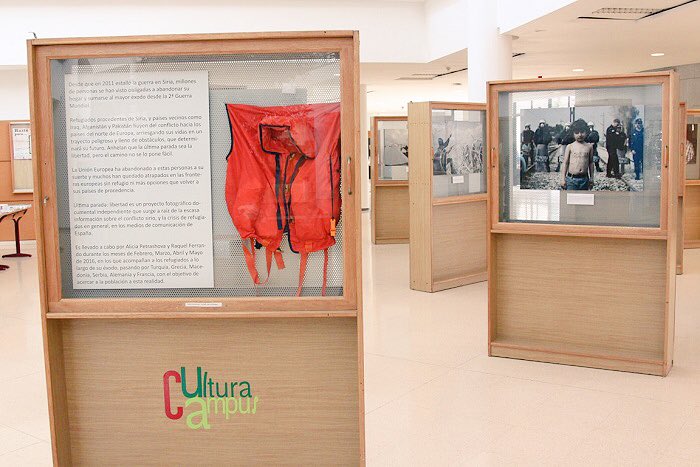 La universitat d’Alacant acull nombroses  exposicions fotogràfiques-culturals on poder visualitzar esdeveniments marcats al llarg de la història.
Una gran proposta per als amants de la fotografia i la cultura.    #PubliTurisme2017