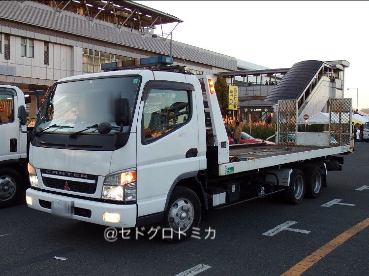 Y30vip お台場旧車天国 縁の下の力持ち 積載車編 クリッパートラック この緑がすごく似合います この型でも十字グリルは健在 キャンター3軸車 パトランプはウィレン ビッグサムのデコトラ ハイジャッキ伸ばし 4代目エルフ フジテレビとのコラボ