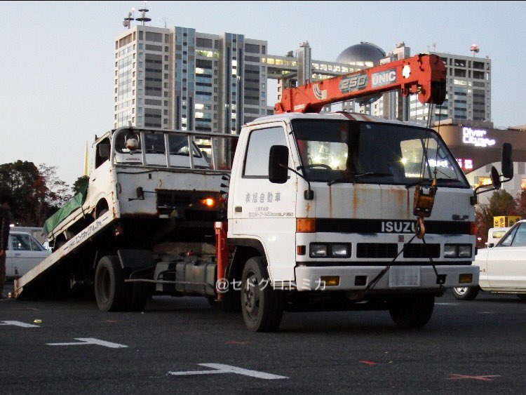 Y30vip お台場旧車天国 縁の下の力持ち 積載車編 クリッパートラック この緑がすごく似合います この型でも十字グリルは健在 キャンター3軸車 パトランプはウィレン ビッグサムのデコトラ ハイジャッキ伸ばし 4代目エルフ フジテレビとのコラボ