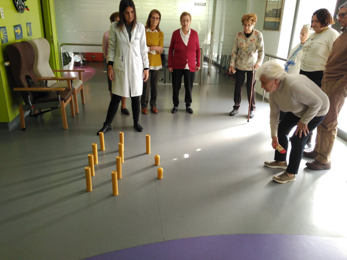 AfacoAlzheimer's tweet photo. Los usuarios de #AFACO que participan en el programa #CaminoporlaMemoria completaron la etapa entre Astorga y Foncebadón con diversos juegos tradicionales y actividades. https://t.co/21oQoCLVjV