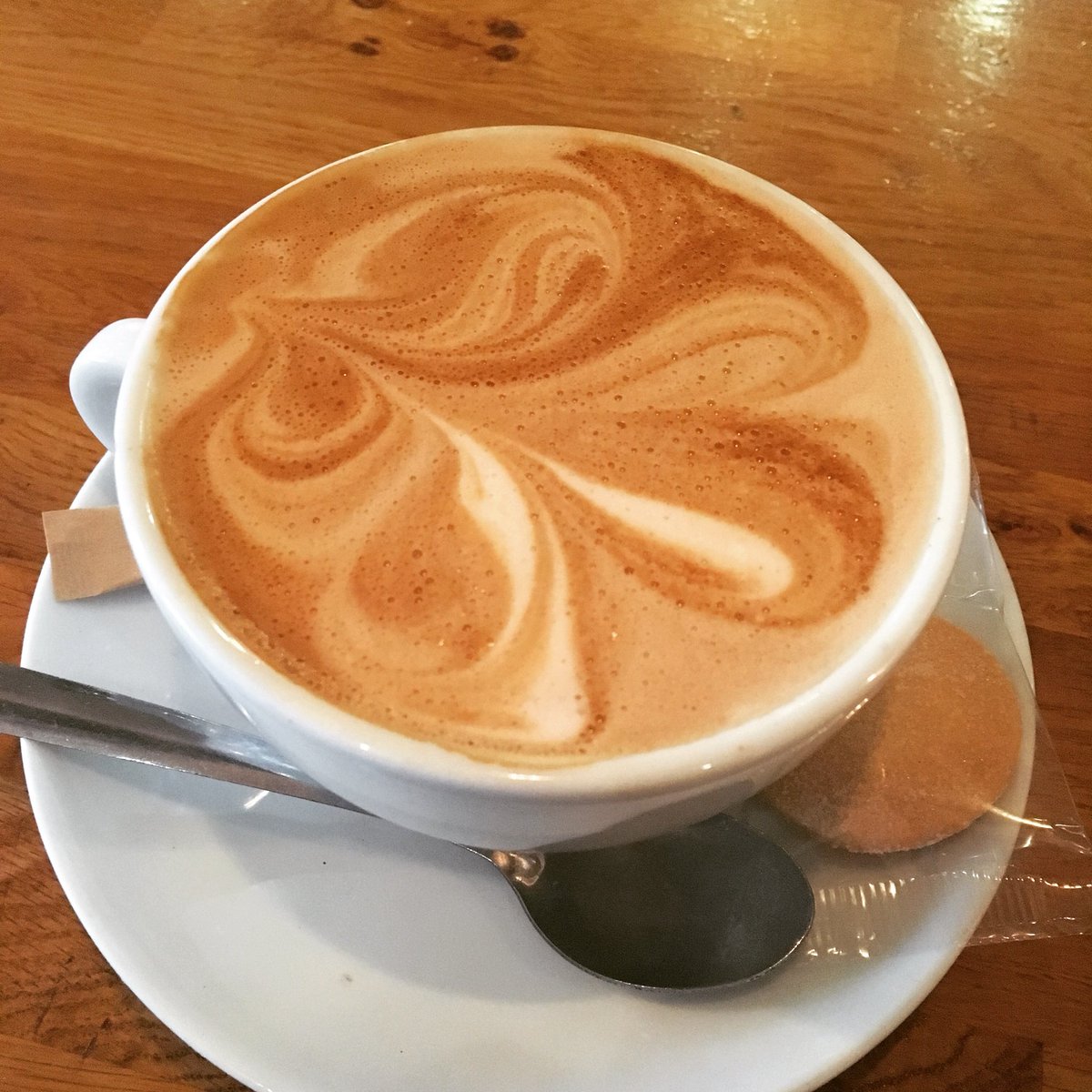 Go away wet and rainy Monday! We’re all cosy here in @redmondsofdennistoun #coffeemonday #matthewalgie