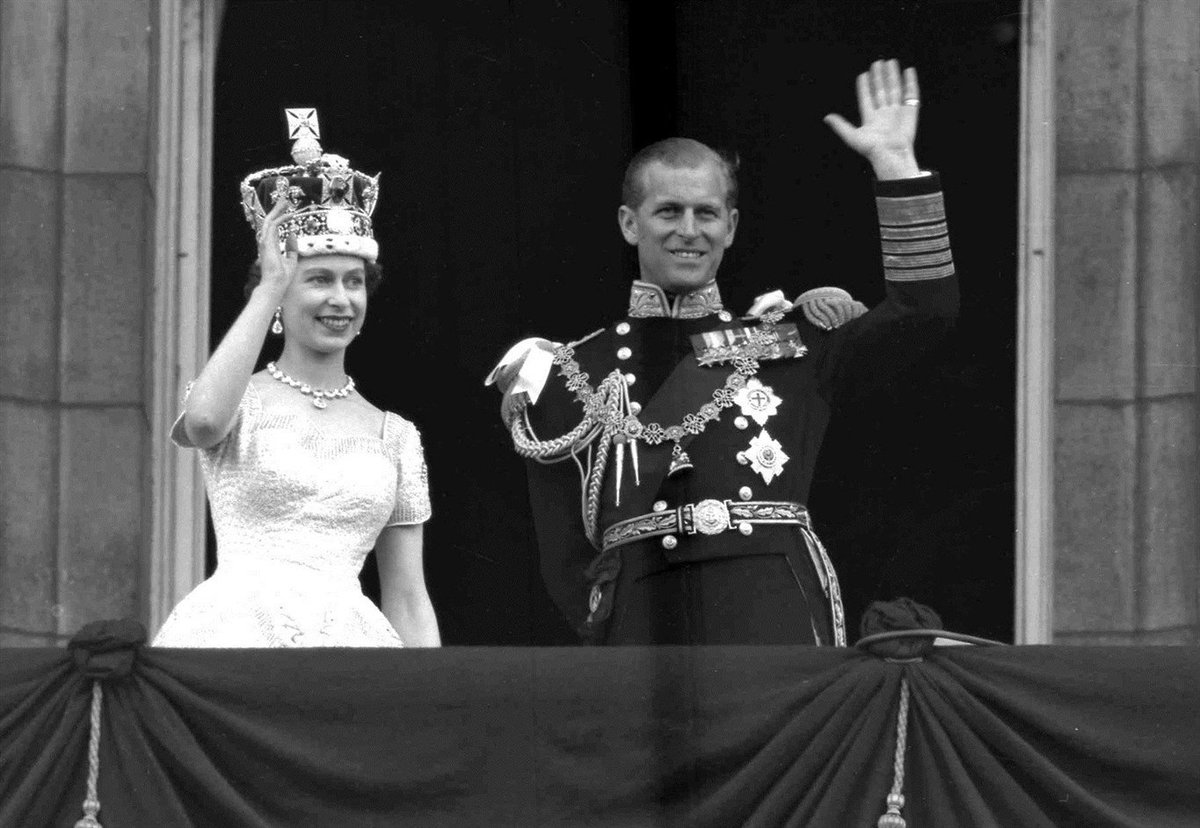 Queen Elizabeth II, Prince Philip celebrate 70th wedding anniversary ow.ly/Am5e30gGWaV https://t.co/DEaSU5csGH