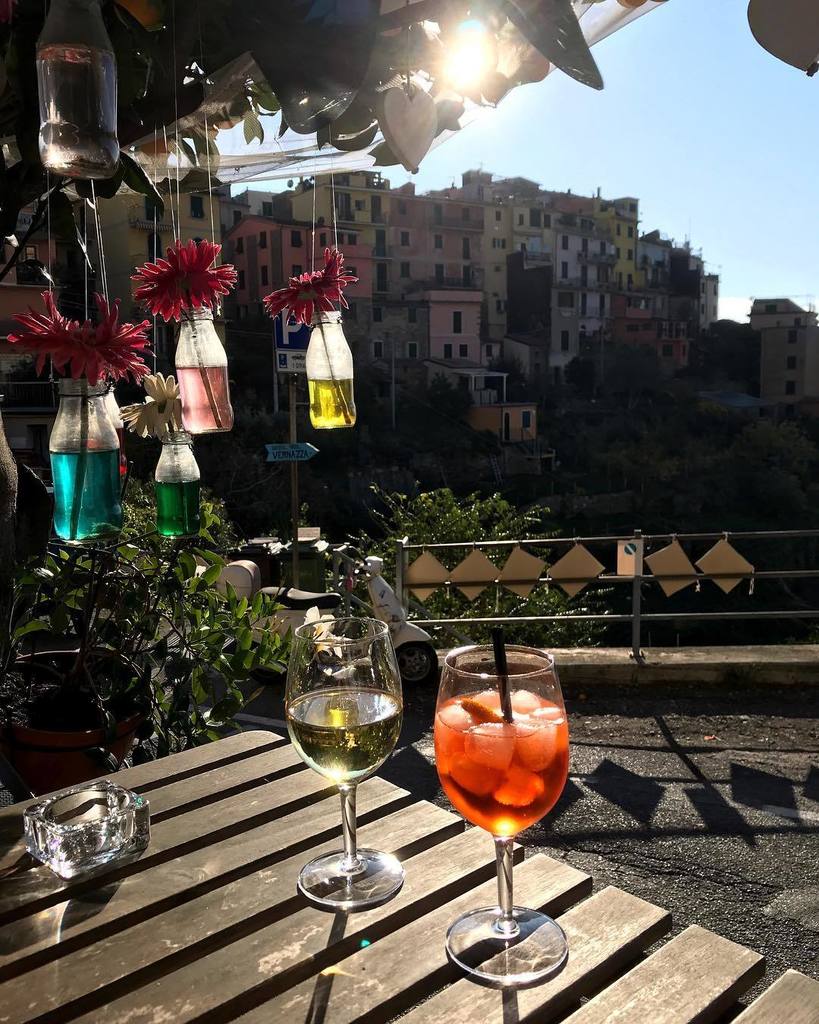 SojuSoldier's tweet photo. Pre-hike hydration with a view in Cinque Terre’s third village, Corniglia. #winenot? #italy #cinqueterre #corniglia https://t.co/xokCNav3sW https://t.co/UN6RKGzqB3