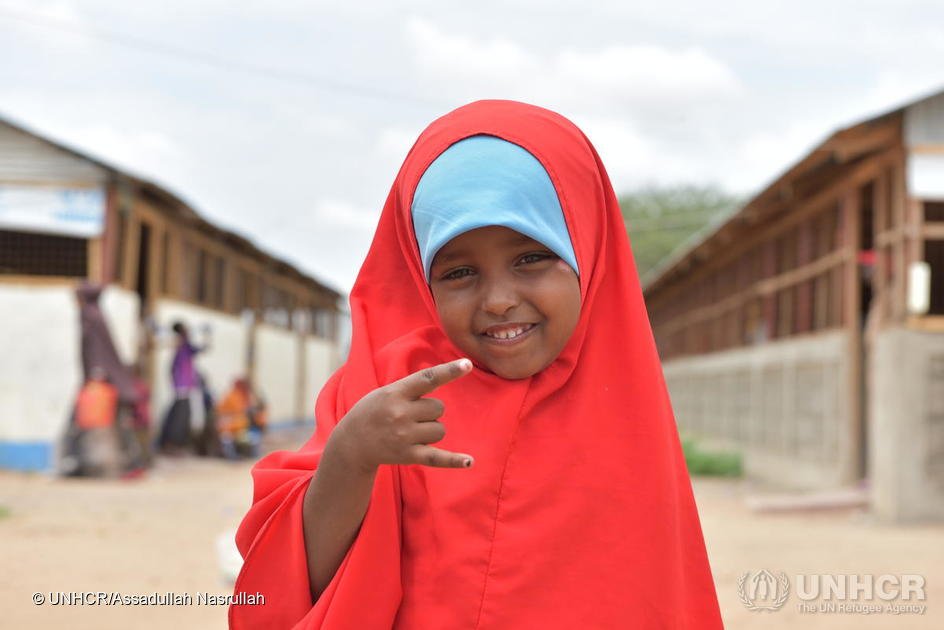 Assadullah_N's tweet photo. Adorable Aisha, 4-year-old, from #Somalia, lives with her family in #Dadaab Refugee Camps.
85% of 238,817 #Dadaab refugees are children.
There are 120,959 school-going age refugee children in Dadaab but only 70,405 of them are enrolled in schools.
#WorldChildrensDay #WithRefugees https://t.co/Q5DHFDgV0g