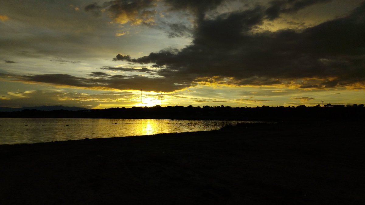 KatweTourism_DC's tweet photo. Every moment when the sky is brightly beautiful like this, there is 1000 memories created and 1000 souls healed.
#KatweTourismDestinationCentre
#DiscoverUganda
#PearlOfAfricaAdventure
https://t.co/wQ8uwiRL2q https://t.co/9ErKesx8uV