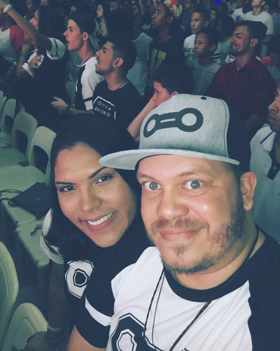 pablolagocosta's tweet photo. Melhor ainda com uma gata dessas!!! ❤️😍🎈#Formula2k17 #Oremos #Oxigenio https://t.co/WdM1FfGClc