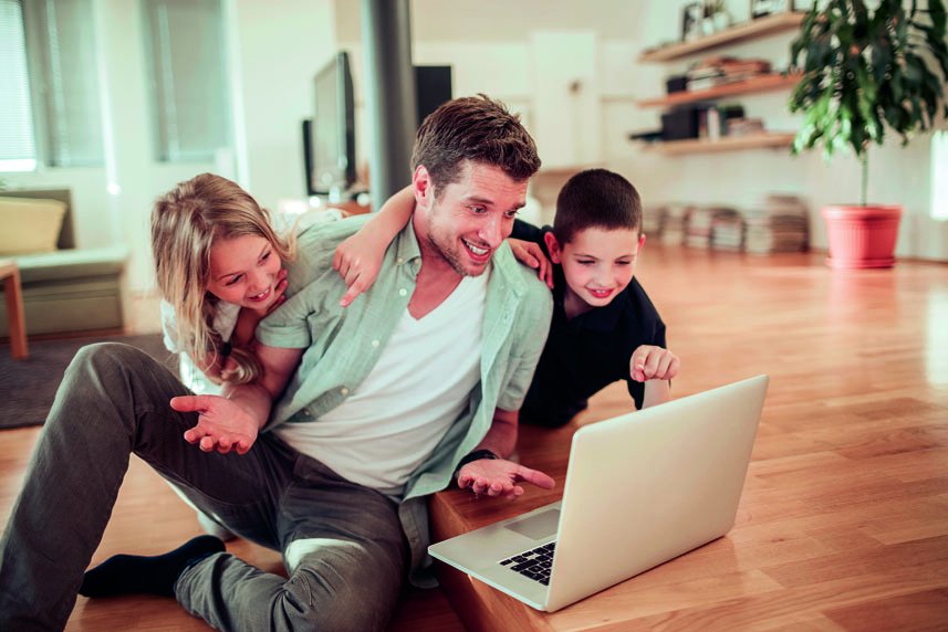 wkndmag's tweet photo. The #parenting #blog space has been dominated by #mommybloggers for the longest time. Now, their male counterparts talk about why it's time their peers stepped up https://t.co/xeJ2j4ccVI @newDadinDubai @thelondondad @thatdadblog #daddyblogging https://t.co/3NQrS7HTR8