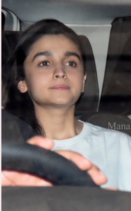 AliaaHolics_'s tweet photo. .@aliaa08 was clicked yesterday post a meeting with Zoya Akhtar 💕 https://t.co/58SKrI03E6