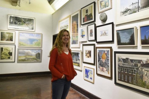 ParkerHarrisCo's tweet photo. 'Trowbridge Town Hall bags top watercolour exhibition' - @WatercolourComp in @wiltshiretimes. Read more at https://t.co/gXGav6okTS #STWC17 #watercolour #trowbridge https://t.co/h15O4BaSuk