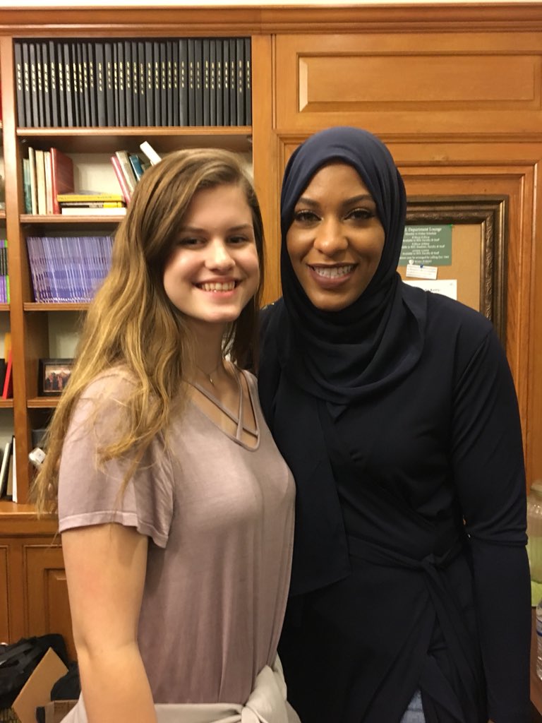 ammchale's tweet photo. @soledadobrien Ibtihaj Mohammed is a shero to my 15 y.o. fencer daughter. Kind, gracious, loving, strong - I am proud that my daughter looks up to her and got to meet her @WFU #reTHINKingcommUNITY. https://t.co/5zKR0CGKM8