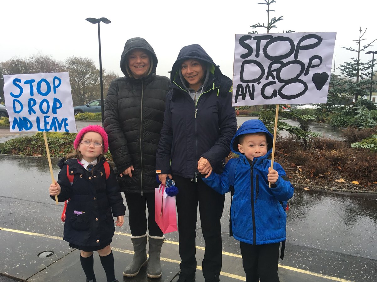 DeanburnPS's tweet photo. Pupils, parents and staff getting the message across that the turning circle is not for parking on. #DPSRSW #RoadSafetyWeek #StopDropandGo https://t.co/CJNYZEXHaO