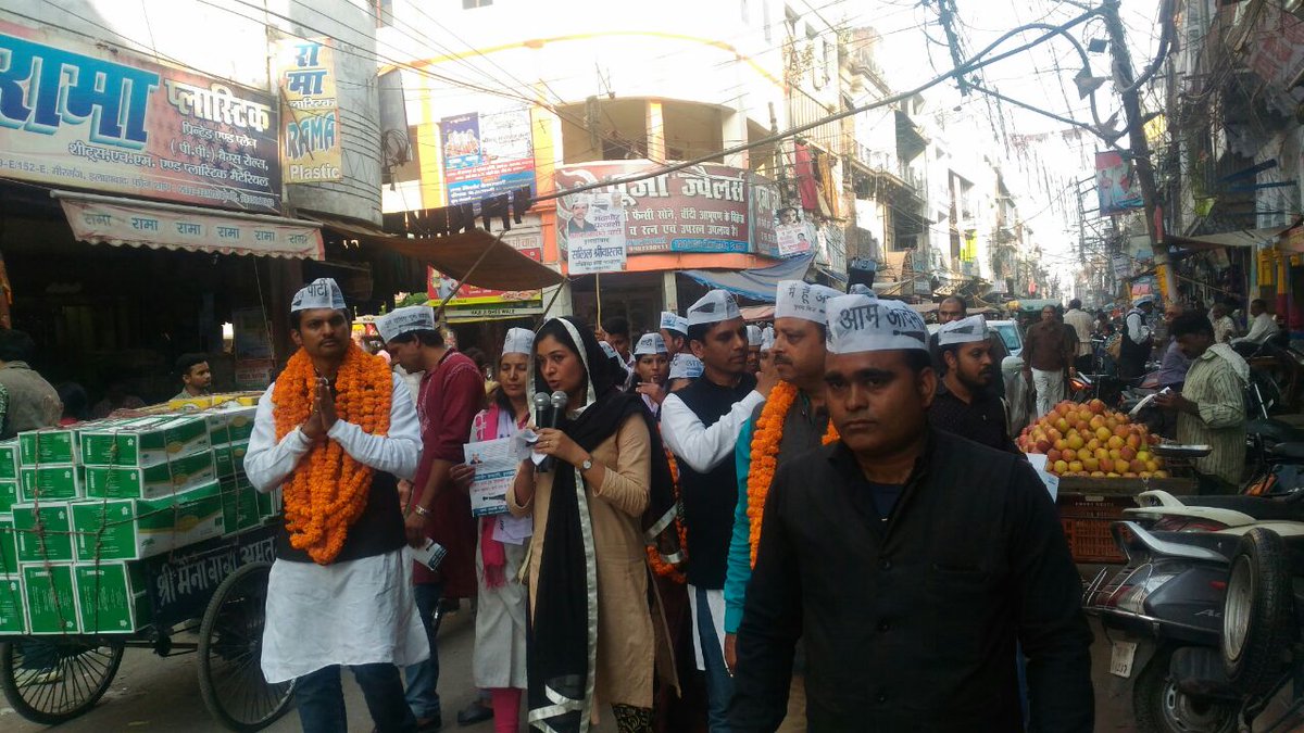 VipinRathaur's tweet photo. दिल्ली के विधायक @LambaAlka जी व @MLA_NareshYadav जी ने इलाहाबाद मेयर प्रत्याशी सलिल श्रीवास्तव के समर्थन में पदयात्रा कर मांगा आशीर्वाद, किया नुक्कड़ सभा। https://t.co/GLO3SSDRez