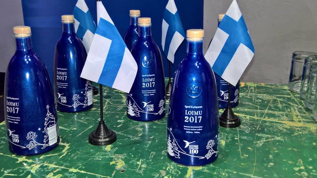 Cold dark winter nights are perfect for sharing glöggi with friends! And we've been doing that at the annual 'Scandinavia Light and Design' event in Vienna with glasses of hot <a href="/lignellpiisp/">Lignell & Piispanen</a>  Loimu glöggi. #nomfinland