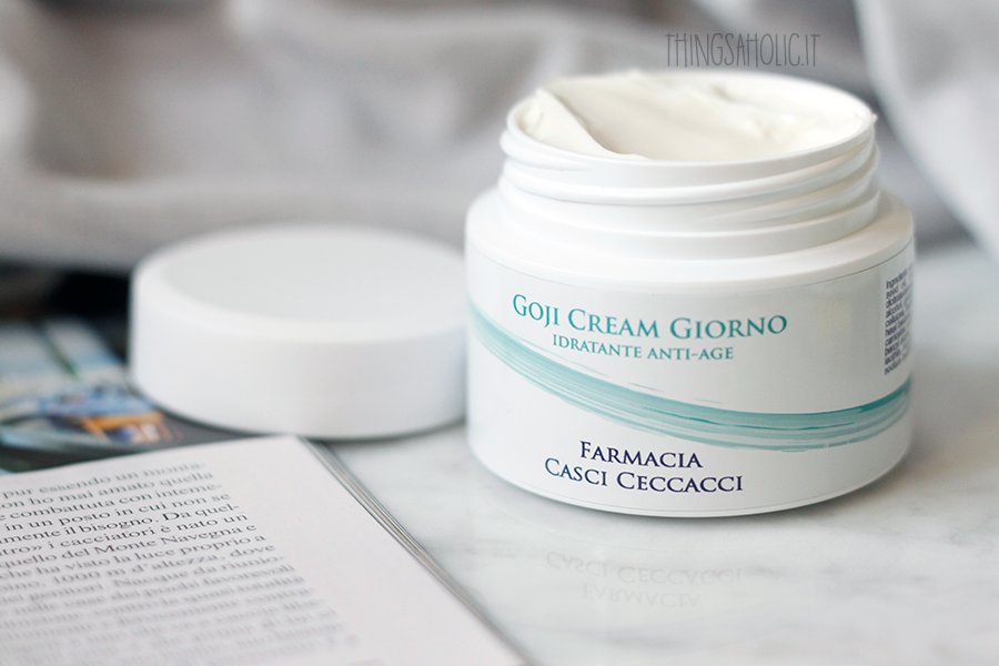 thingsaholic's tweet photo. Nuova #review sul #blog! Si parla della #CremaViso Goji della #FarmaciaCasciCeccacci, acquistabile qui: https://t.co/AbNT7OP27P 💜 REVIEW: https://t.co/an50Y7UxvS #makewithlove #ad https://t.co/78fWFl27Ww