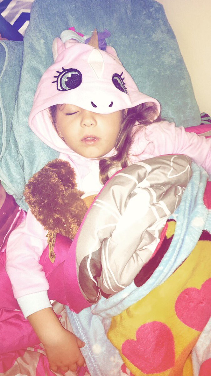 AddysonSophia's tweet photo. Snoring Unicorn is the new Sleeping Beauty. 🦄✌🏼 https://t.co/h1r0tEj7Fs
