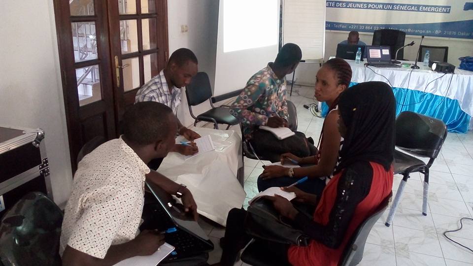 officielle1's tweet photo. CNJS🇸🇳. Académie de la Jeunesse 2017/Conseil National de la Jeunesse du Sénégal🇸🇳/FECSDA: Session de formation : Approche genre @ajs_senegal  @YAHR_AFRICA  @PanosAO  @ONUFemmes  @RESPFECO1  @WildafSenegal  @WomenforWomen https://t.co/W7pmvSLhdG