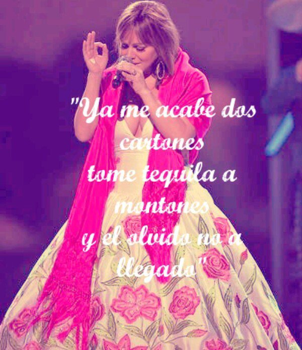 Ana_J9853's tweet photo. "Ya fui a rezar a la iglesia, puse un santo de cabeza, y el olvido no ha llegado" #JenniRivera "No llega el Olvido" #LaGranSeñora #LaDivaDeLaBanda #MariposaDeBarrio #Inquebrantable #Inolvidable #NoLlegaElOlvido #JenniViVe https://t.co/6cGP02QiBt