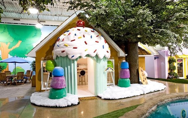 Witzig_Office's tweet photo. #weeklyworkspace Vielleicht gibt es noch ein CoWorking-Lebkuchenhaus? @Inventionland #worksmart #worksweet https://t.co/4CV97YOxsD