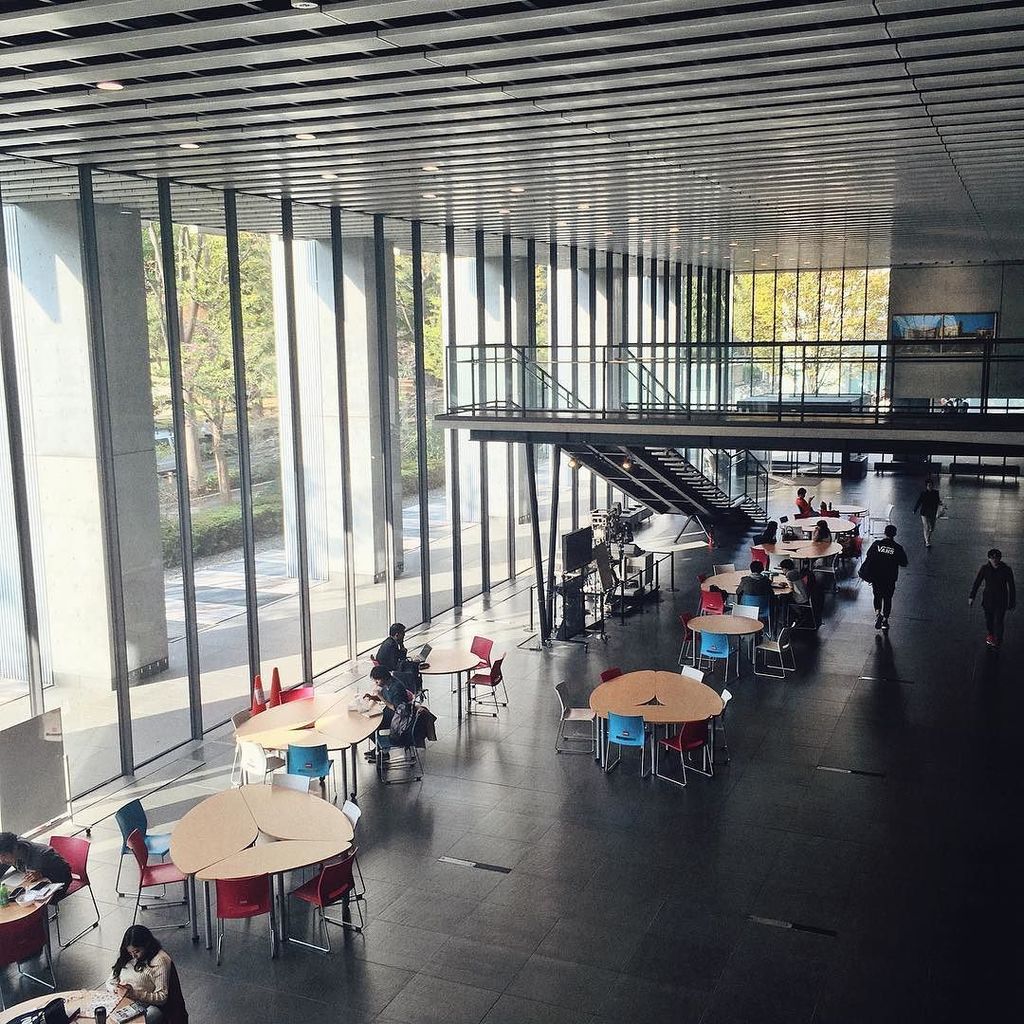 waseda_univ's tweet photo. #studytime in #building63 at the #nishiwaseda campus

#waseda_university in #tokyo #japan #gallery with #robots  #wabot1 #wabot2 https://t.co/xhpo64Gwvs https://t.co/xBoJcHRnk4